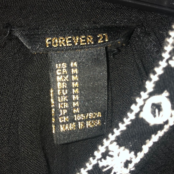 Black long sleeve blouse w/ white design - Picture 5 of 5